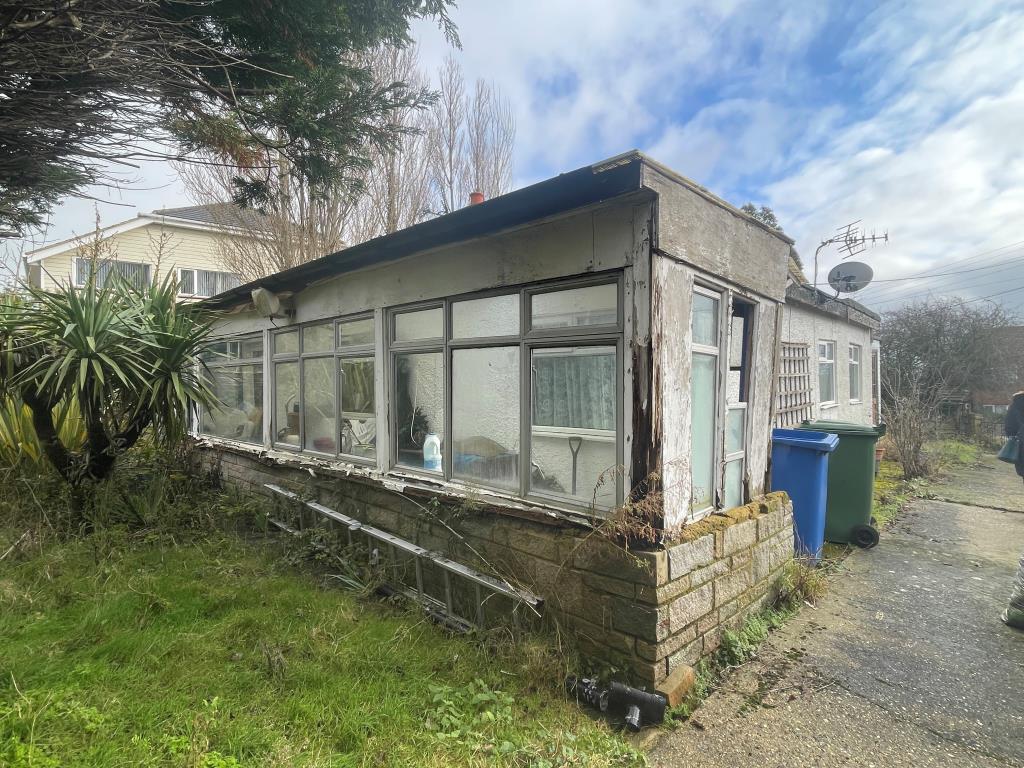 Lot: 118 - DILAPIDATED BUNGALOW ON GOOD SIZE PLOT - Rear View of the Bungalow